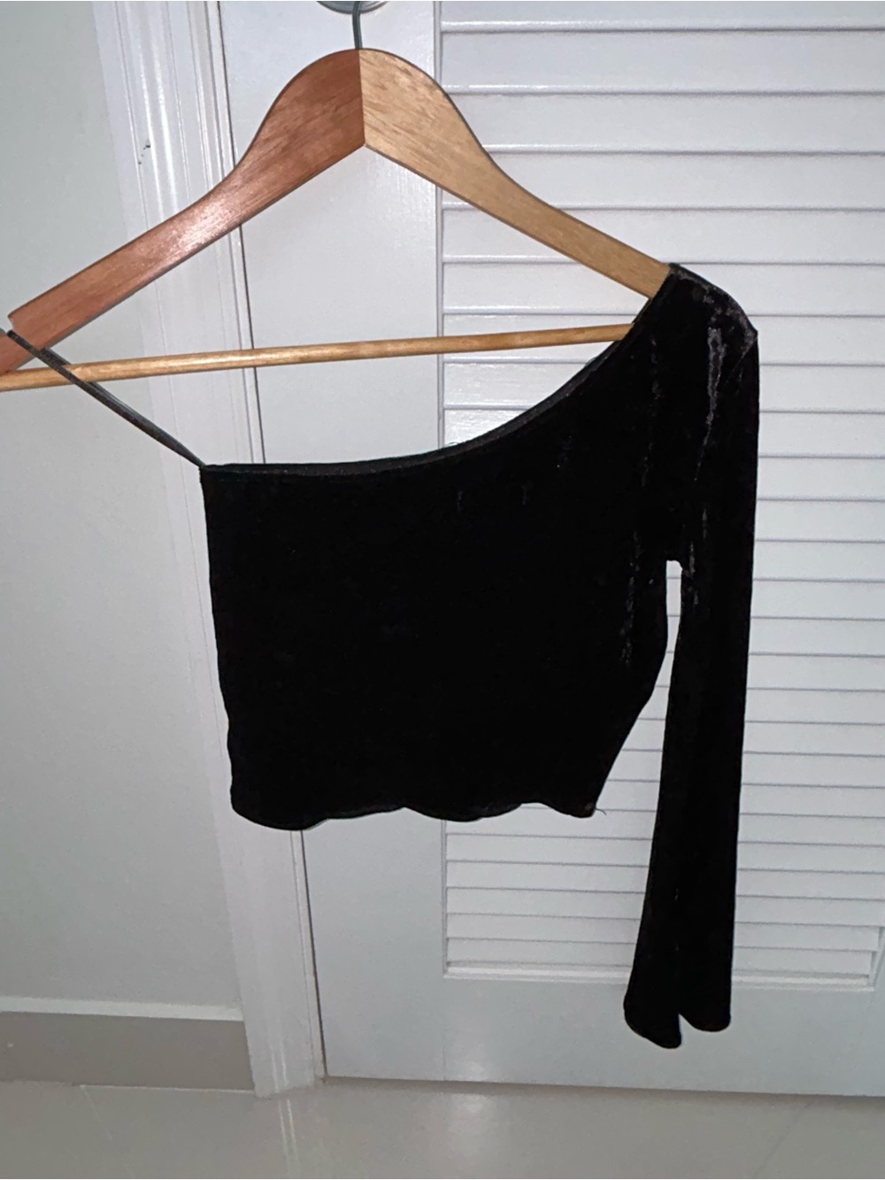 Zara Black One-Shoulder Velvet Crop Top with Long Sleeve